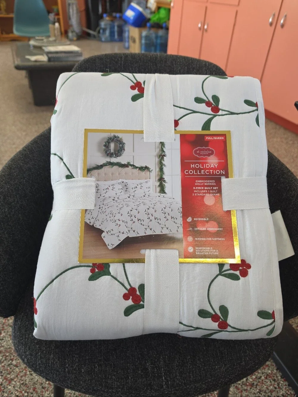 NWT St. Nicholas Square Embroidered Holly Berries 3-piece Quilt Set Full/Queen